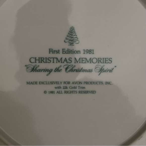 Collectible, Avon Christmas plate, 22K, gold rim, “sharing the Christmas spirit” - Picture 2 of 6